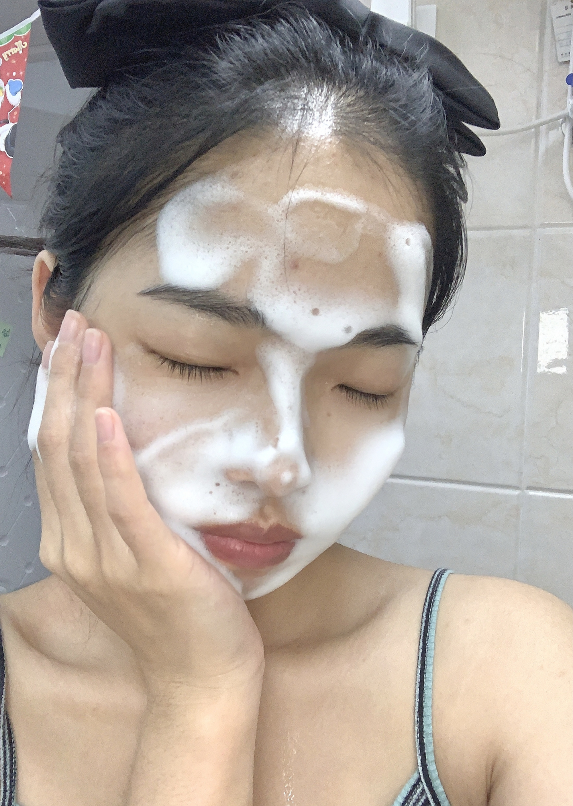 轻松一按,居多的细腻泡沫,懒人必备洗面奶使用图洗面奶效果图洁面